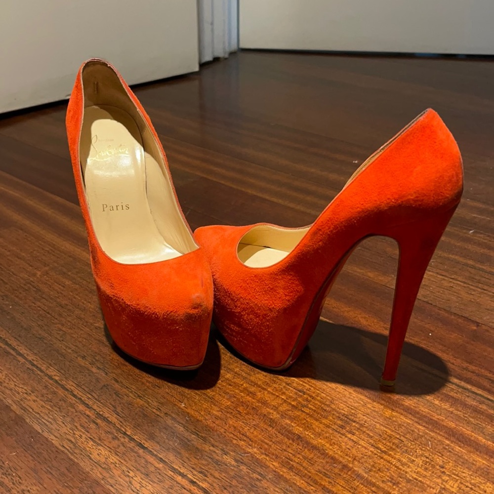 Red bottoms Christian Louboutin Size 35